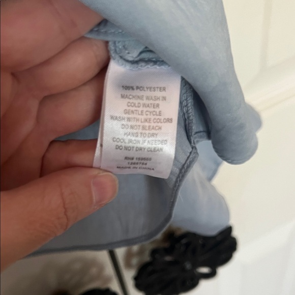 Maison d’Amelie Light Blue Pleated V-Neck Flowy Long Sleeve Blouse - xl - Picture 6 of 8